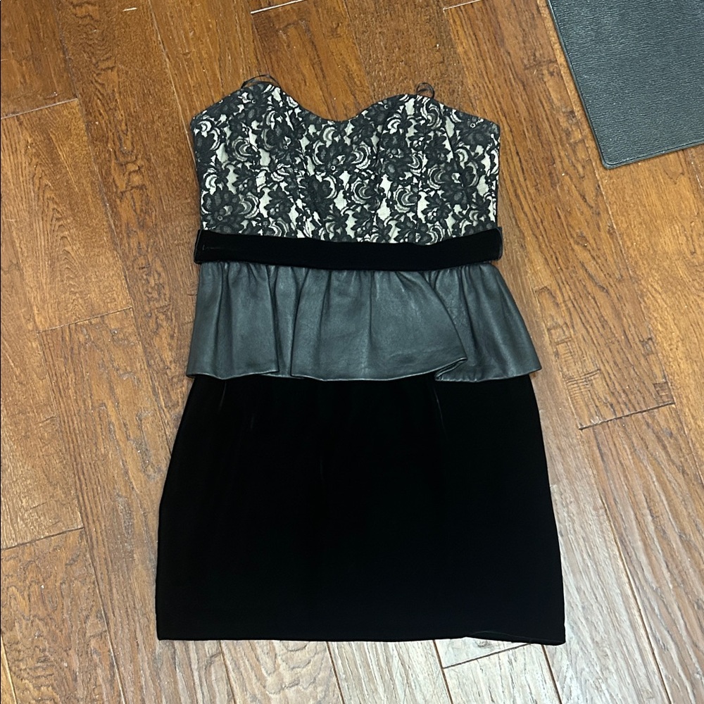 ABS Allen Schwartz size 6 Elegant Black Lace, Leather and Velvet strapless Dress